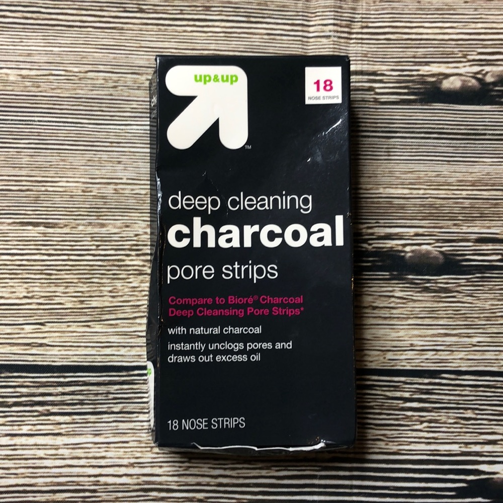 Deep cleaning charcoal pore strips